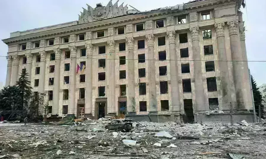 दो सेकंड में ध्वस्त हो गया खारकीव का मुख्यालय, रूस ने तेज की बमबारी