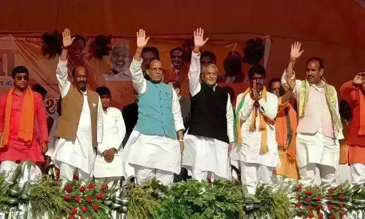 एक तरफ परिवारवादी और नमाजवादी हैं तो दूसरी तरफ राष्ट्रवादी सरकार : राजनाथ सिंह