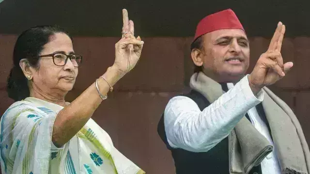 वाराणसी में सपा ने किया शक्ति प्रदर्शन, ममता, अखिलेश, जयंत, हुए शामिल