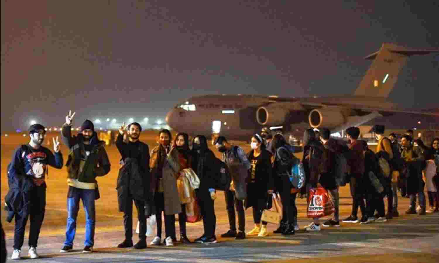 यूक्रेन से अब तक 10,348 भारतीय छात्र लौटे, 24 घंटों में 16 और उड़ानें तय