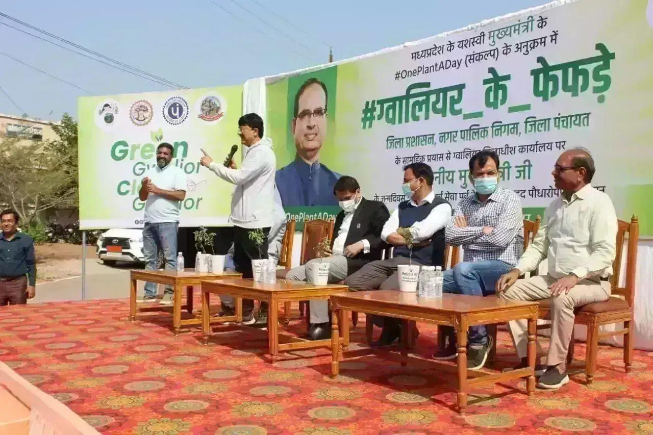 मुख्यमंत्री की तरह हर व्यक्ति एक पौधे का संकल्प ले, कलेक्ट्रेट में हुआ बृहद पौधरोपण