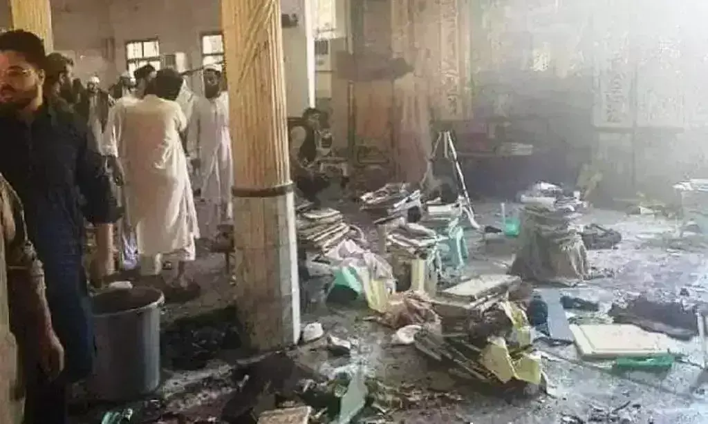 पेशावर में नमाज के दौरान मस्जिद में आत्मघाती हमला, 30 की मौत, 50 घायल