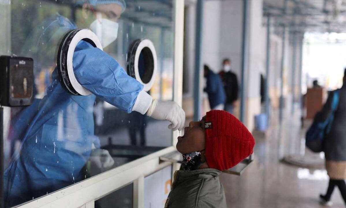 कोरोना संक्रमण के नए मामलों में बड़ी गिरावट, 24 घंटों में  5,921 नए मरीज मिले