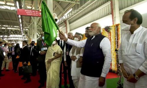 प्रधानमंत्री ने पुणे मेट्रो का किया उद्घाटन, छत्रपति शिवाजी की मूर्ति का किया अनावरण