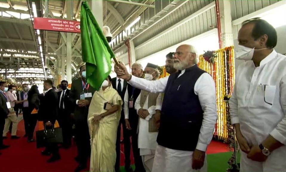 प्रधानमंत्री ने पुणे मेट्रो का किया उद्घाटन, छत्रपति शिवाजी की मूर्ति का किया अनावरण