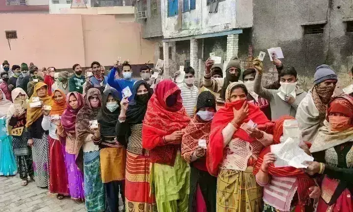 उत्तर प्रदेश में अंतिम चरण का मतदान शुरू, शाम 5 बजे तक 54.18 फीसदी वोटिंग