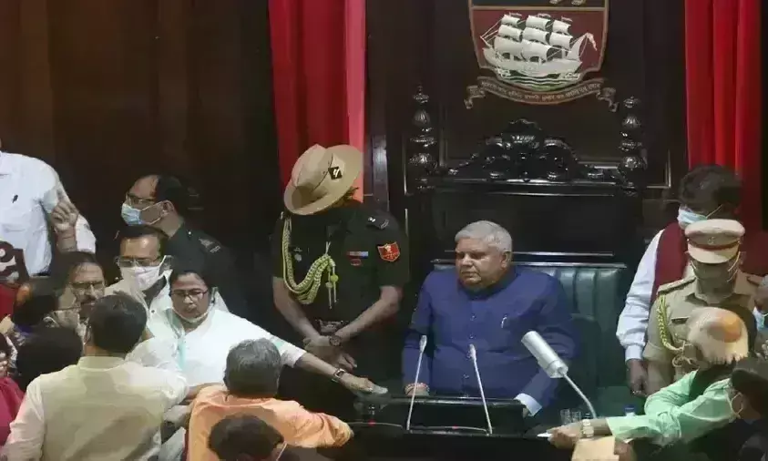 बंगाल में हंगामे के साथ शुरू हुआ बजट सत्र, राज्यपाल ने अभिभाषण की पहली और आखिरी लाइन पढ़ी