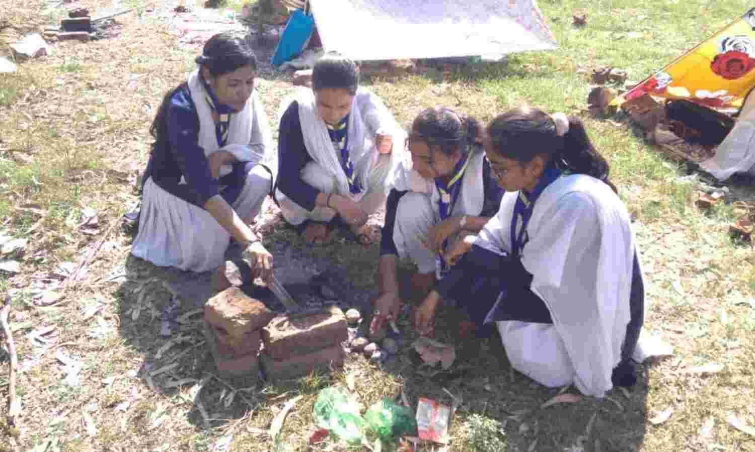 बीटीसी प्रशिक्षुओं ने बिना बर्तन के बनाया भोजन