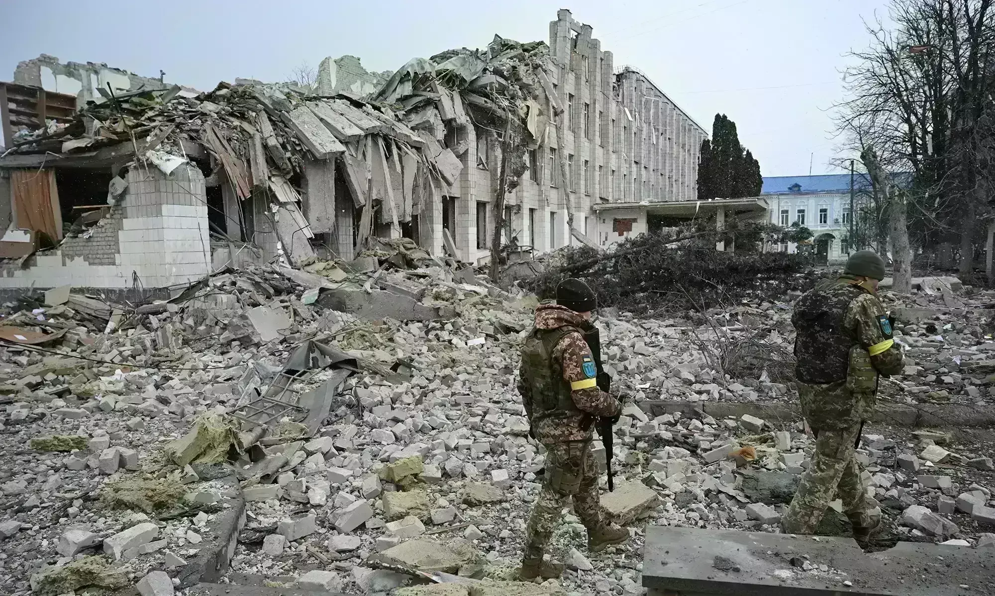 यूक्रेन का दावा : रूसी हमले में  202 स्कूल, 34 अस्पताल तबाह