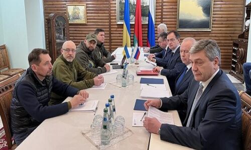 रूस-यूक्रेन के बीच तीसरे दौर की वार्ता असफल, लगातार दूसरे दिन कई शहरों में युद्धविराम रूस-यूक्रेन के बीच तीसरे दौर की वार्ता असफल, लगातार दूसरे दिन कई शहरों में युद्धविराम