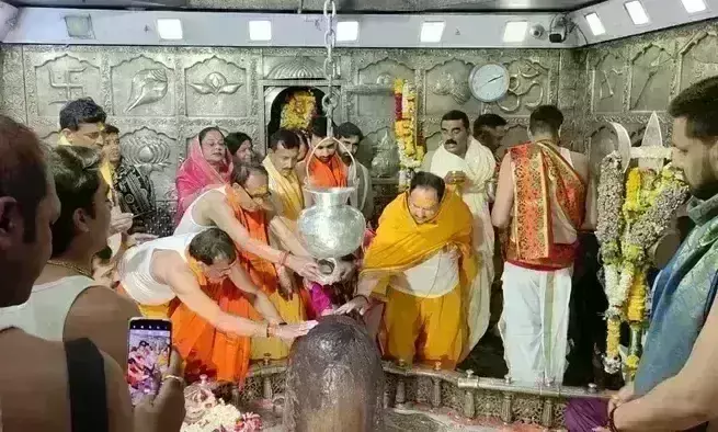 भाजपा अध्यक्ष नड्डा ने महाकाल के किए दर्शन, इंदौर में हुआ जमकर स्वागत