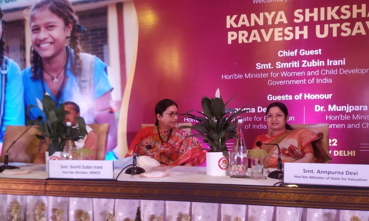 पढाई छोड़ चुकी बेटियां दोबारा जाएंगी स्कूल, प्रधानमंत्री ने की अभियान की सराहना