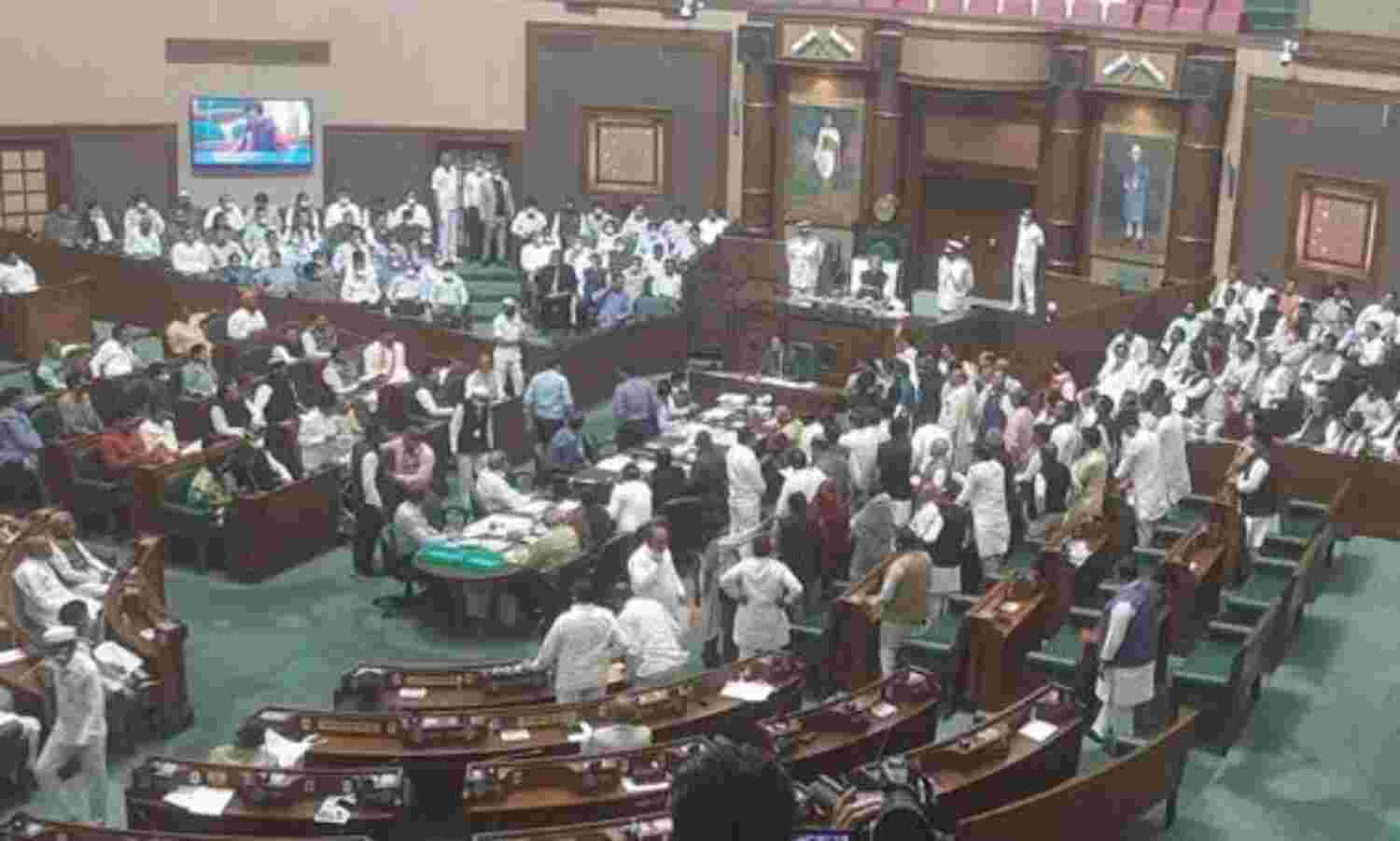 मप्र विधानसभा में बजट के दौरान विपक्ष ने किया हंगामा,लगाए नारे
