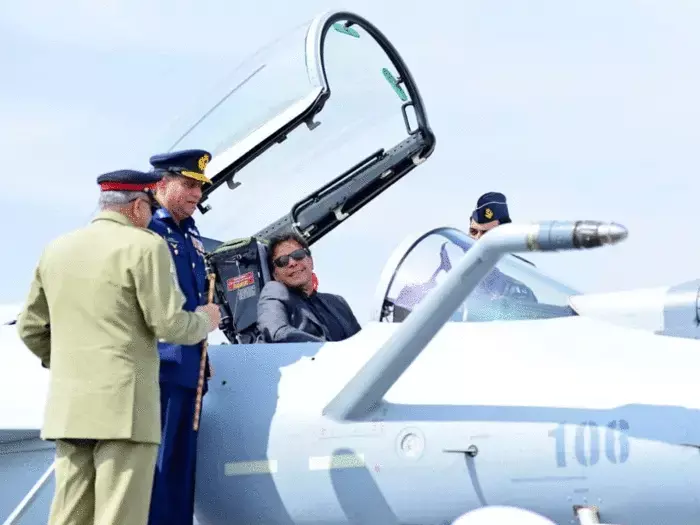 पाकिस्तानी वायुसेना को मिला चीन का J-10C लड़ाकू विमान, इमरान खान ने कही ये.. बात