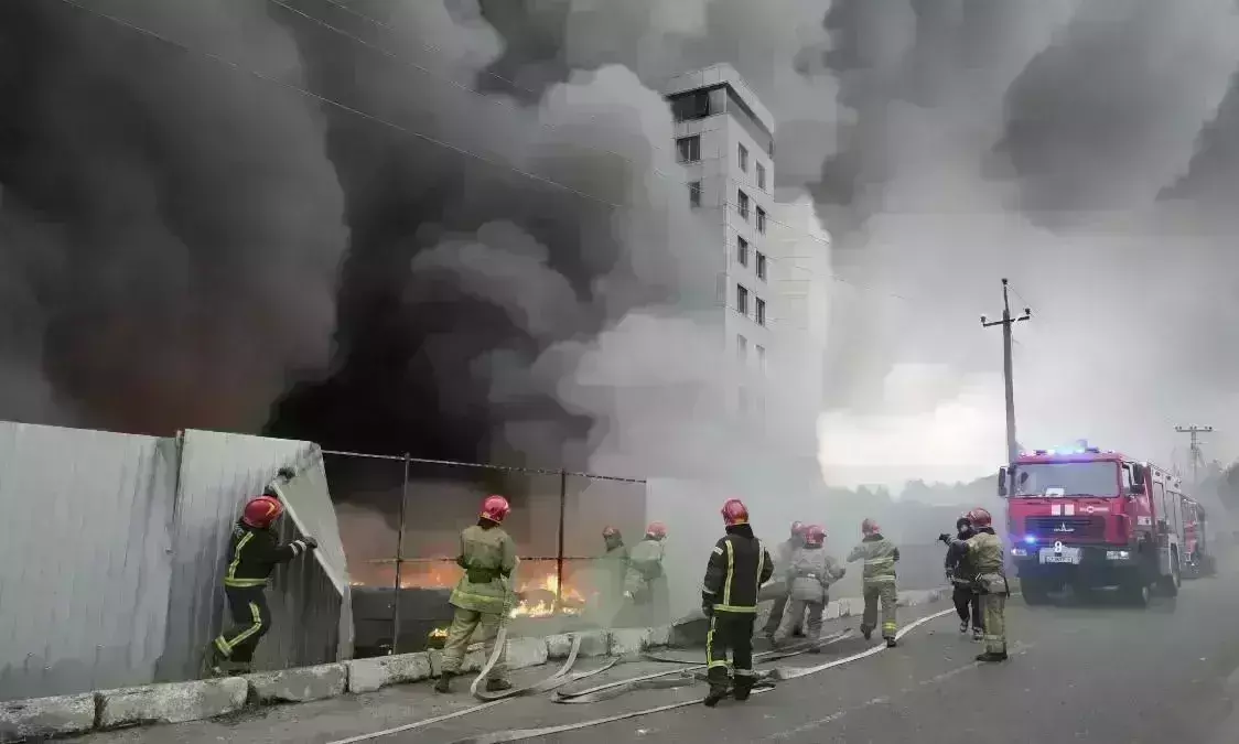 युद्ध का 17 वां दिन, रूस ने तेज किए हवाई हमले, यूक्रेनी शहर के मेयर का अपहरण युद्ध का 17 वां दिन, रूस ने तेज किए हवाई हमले, यूक्रेनी शहर के मेयर का अपहरण