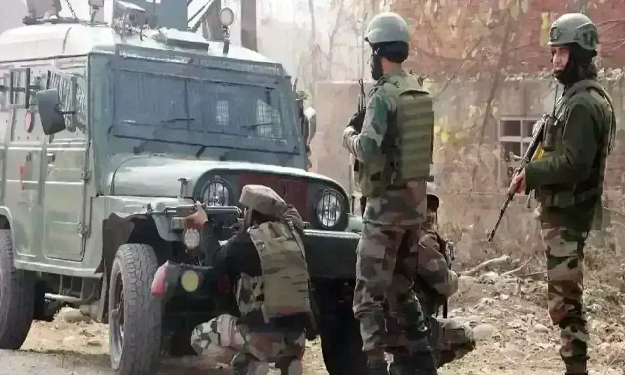 कश्मीर में 3 स्थानों पर मुठभेड़, जैश कमांडर समेत 4 आतंकी ढेर, 1 गिरफ्तार