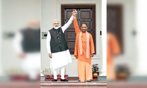 योगी आदित्यनाथ दिल्ली के लिए हुए रवाना, नए मंत्रिमंडल के चेहरों पर होगा मंथन