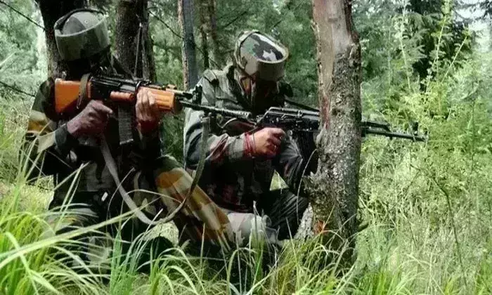 पुलवामा में सुरक्षाबलों और आतंकियों के बीच मुठभेड़, 1 ढ़ेर, तलाशी अभियान जारी