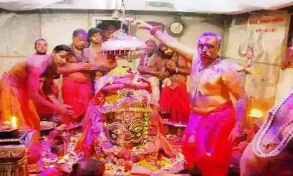 देश में सबसे पहले महाकाल मंदिर में मनाई जाएगी होली, सुबह 4 बजे उड़ेगा गुलाल