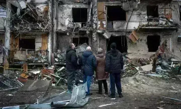 रूस-यूक्रेन युद्ध पर 22वां दिन : स्विमिंग पूल, कम्युनिटी सेंटर और थियेटर ध्वस्त