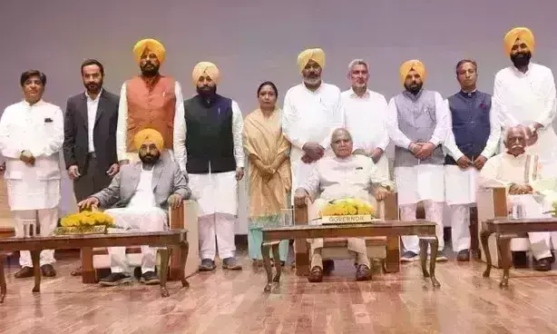 पंजाब सरकार के 10 मंत्रियों ने ली शपथ, एक महिला मंत्री