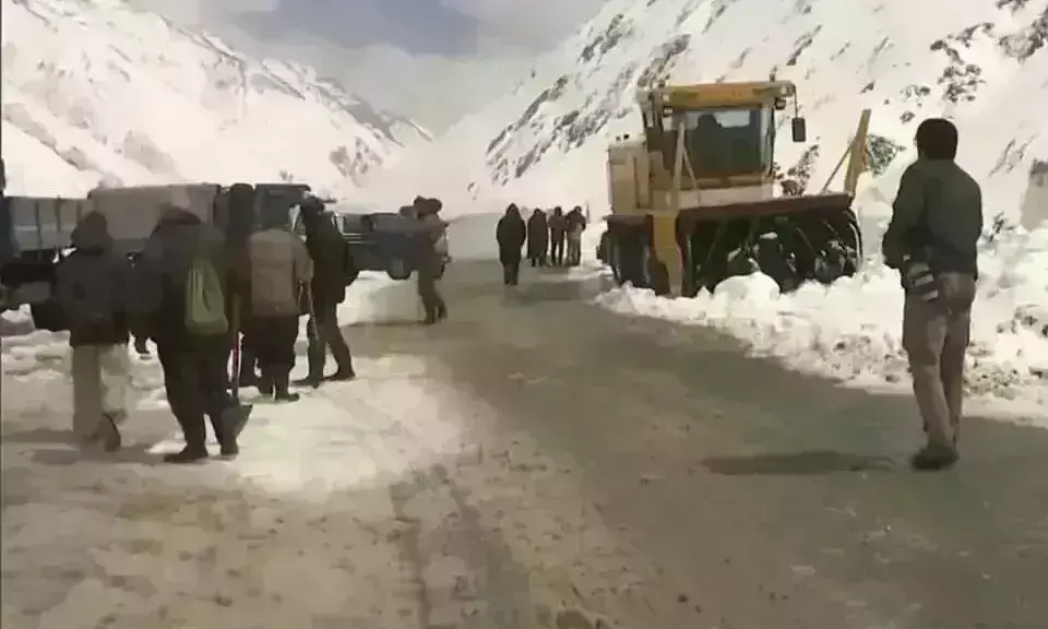 73 दिनों के रिकॉर्ड समय में खुला श्रीनगर-लेह राजमार्ग, आवागमन हुआ शुरू