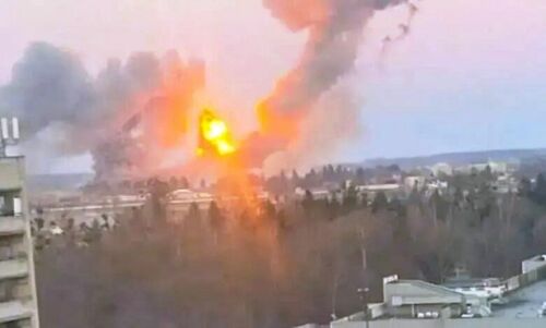 पाकिस्तान में सियालकोट में ताबड़तोड़ धमाके, धधक उठा सेना का बेस