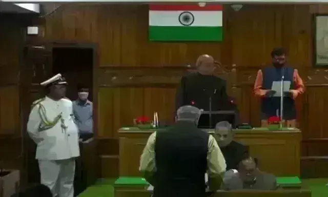 उत्तराखंड विधानसभा में विधायकों ने ली शपथ, बंशीधर भगत बने प्रोटेम स्पीकर उत्तराखंड विधानसभा में विधायकों ने ली शपथ, बंशीधर भगत बने प्रोटेम स्पीकर