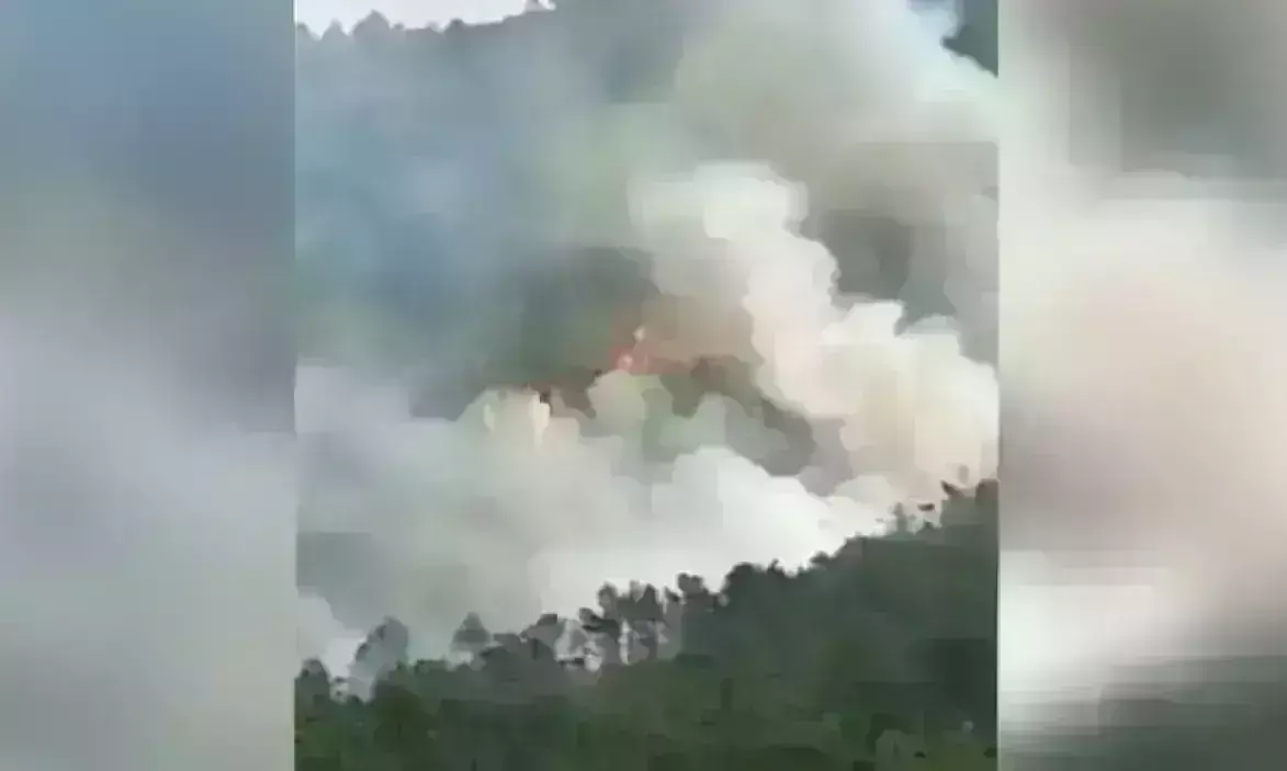 चीन का बोईंग-737 विमान क्रैश, 133 यात्री थे सवार चीन का बोईंग-737 विमान क्रैश, 133 यात्री थे सवार