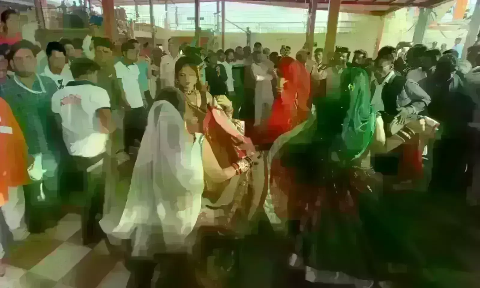 वाल्मीकि गुफा के कपाट खुलते ही करीला में उमड़ा आस्था का जनसैलाब