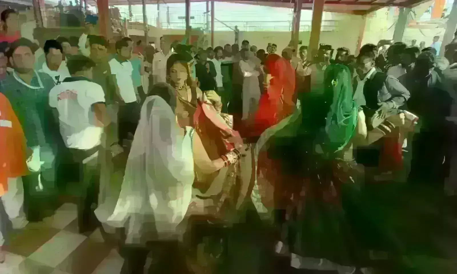 वाल्मीकि गुफा के कपाट खुलते ही करीला में उमड़ा आस्था का जनसैलाब