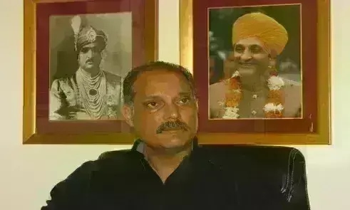 महाराजा हरी सिंह के पोते ने छोड़ी कांग्रेस, कहा- पार्टी जम्मू-कश्मीर में जमीनी मुद्दों से दूर महाराजा हरी सिंह के पोते ने छोड़ी कांग्रेस, कहा- पार्टी जम्मू-कश्मीर में जमीनी मुद्दों से दूर