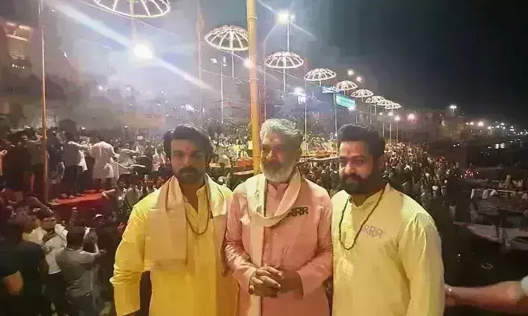 वाराणसी पहुंची RRR की टीम, रामचरण और जूनियर एनटीआर ने की गंगा आरती