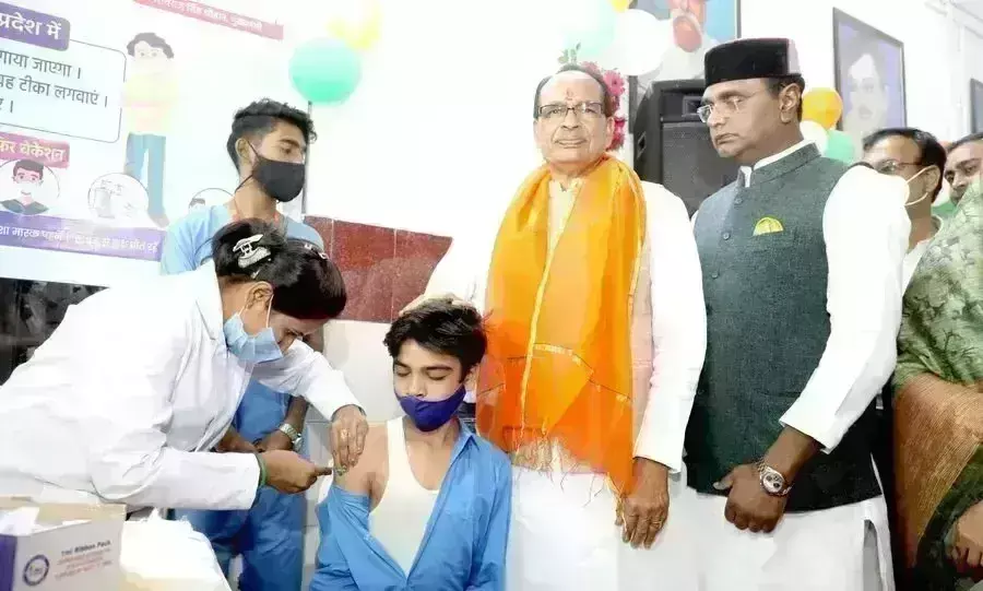 बच्चों में दिखा जबरदस्त उत्साह, पहले दिन साढ़े तीन लाख से अधिक को लगा कोरोना टीका