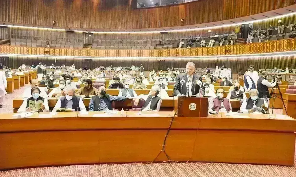 इमरान खान को अविश्वास प्रस्ताव पर मिला समय, नेशनल असेंबली 28 मार्च तक स्थगित