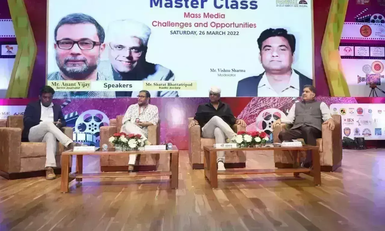 तथ्य ही सत्य और अर्ध सत्य के बीच की दूरी को पाटता है : अनंत विजय