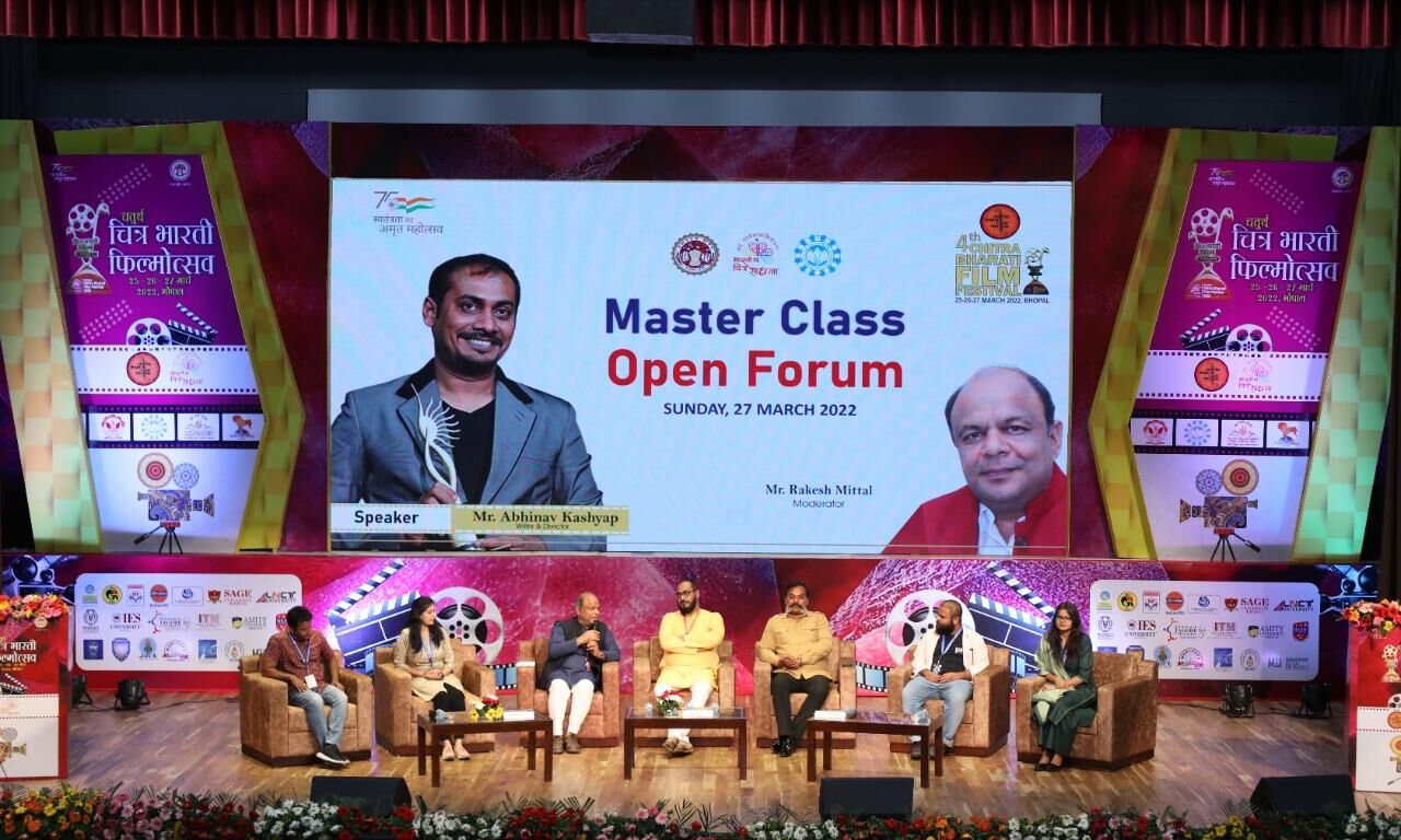 हमें पाश्चात्य की ओर देखने की जरूरत नहीं, हमारे पास कालिदास हैं : वामन केंद्रे