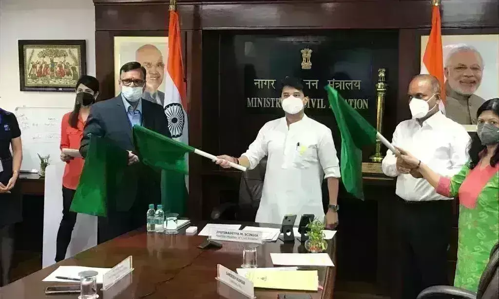 इंदौर-जम्मू के बीच नई फ्लाइट का शुभारम्भ, ज्योतिरादित्य सिंधिया ने दिखाई हरी झंडी इंदौर-जम्मू के बीच नई फ्लाइट का शुभारम्भ, ज्योतिरादित्य सिंधिया ने दिखाई हरी झंडी