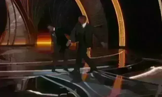 ऑस्कर के मंच पर बवाल, विल स्मिथ ने क्रिश रॉक्स को जड़ा थप्पड़, ये है मामला ऑस्कर के मंच पर बवाल, विल स्मिथ ने क्रिश रॉक्स को जड़ा थप्पड़, ये है मामला