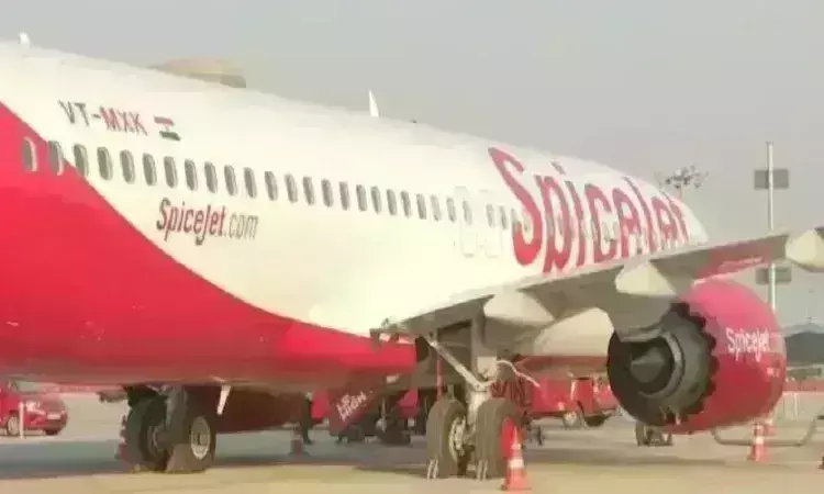दिल्ली एयरपोर्ट पर टला बड़ा हादसा, खंभे से टकराया विमान, जांच शुरू