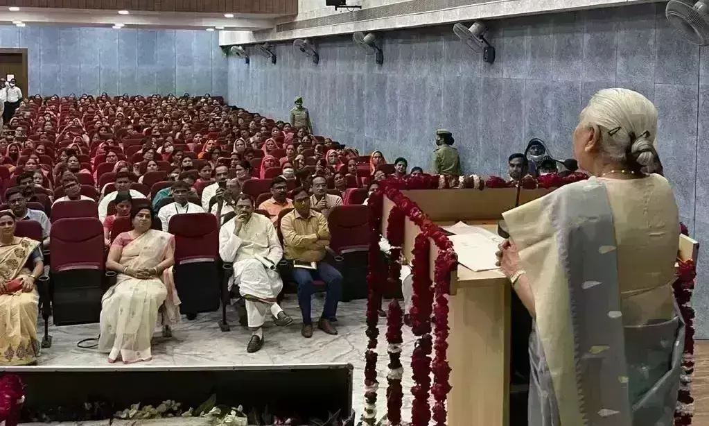 आनंदीबेन पटेल ने 169 छात्र- छात्राओं को दिए पदक, प्रिया बनी गोल्डन गर्ल