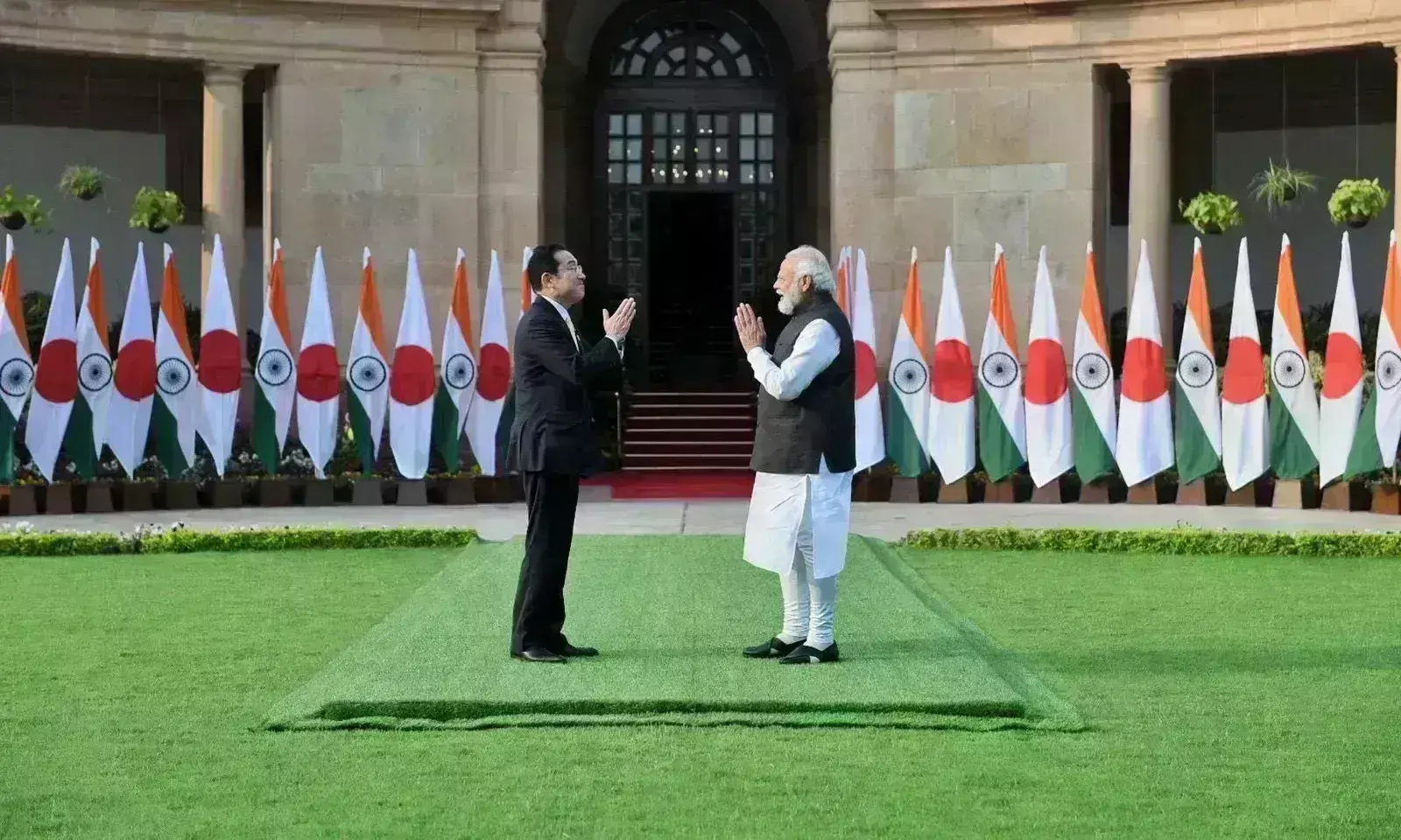 भारत और जापान के लगातार मजबूत होते आर्थिक एवं सामरिक रिश्ते