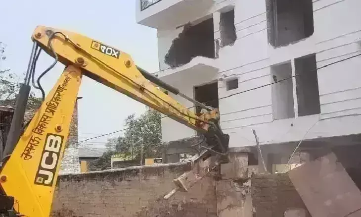 लखनऊ में फिर चला बाबा का बुलडोजर, याजदान बिल्डर का अवैध निर्माण तोड़ा