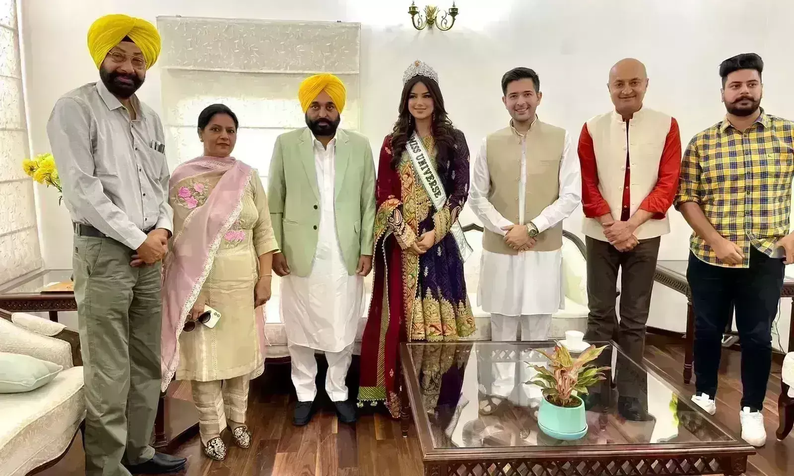 मिस यूनिवर्स हरनाज संधू पहली बार पहुंची चंडीगढ़, कहा- पंजाब में नशा बड़ी समस्या