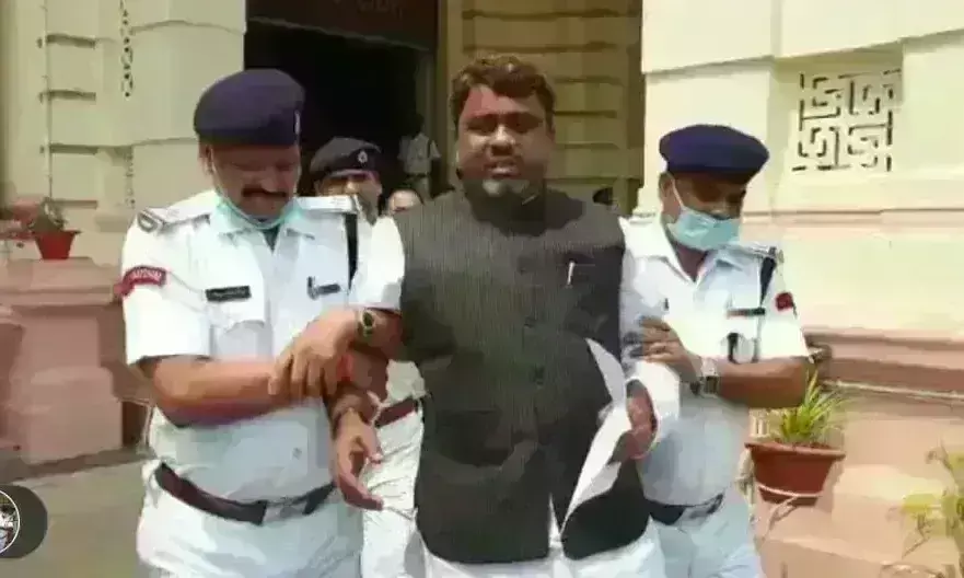 AIMIM विधायक को मार्शल ने विधानसभा से बाहर निकाला, वेल में पहुंचकर कर रहे थे हंगामा