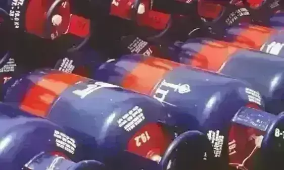 LPG गैस के बढे दाम, 250 रुपये महंगा हुआ कमर्शियल सिलेंडर