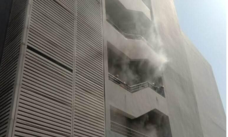 कानपुर के शापिंग मॉल में लगी आग, 25 लोगों को सुरक्षित निकाला गया