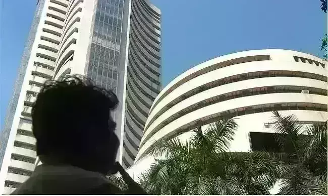 शेयर बाजार में लगातार तीसरे दिन गिरावट, फार्मा सेक्टर में मामूली बढ़त