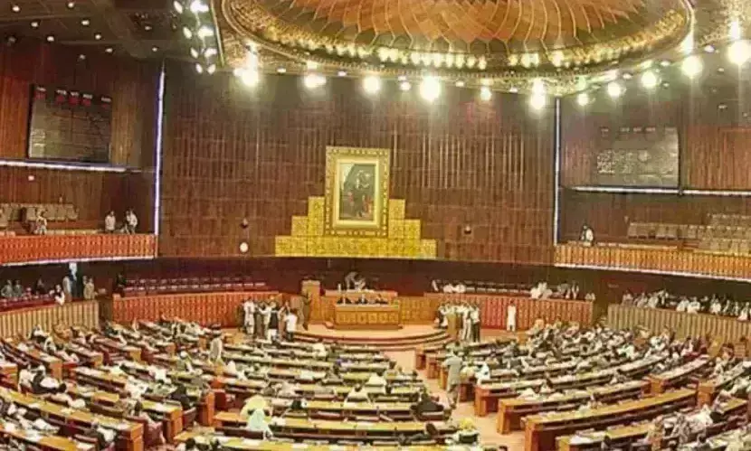पाकिस्तान संसद स्थगित, विदेशी साजिश के मुद्दे पर बहस