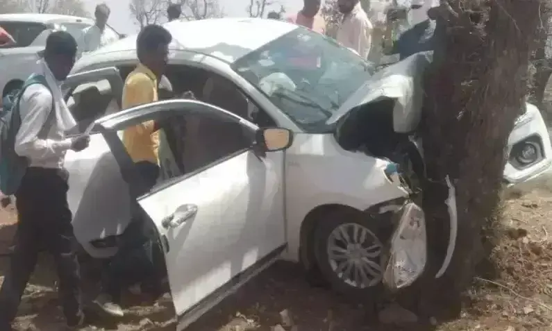 श्योपुर में कार अनियंत्रित होकर पेड़ से टकराई, चार घायल
